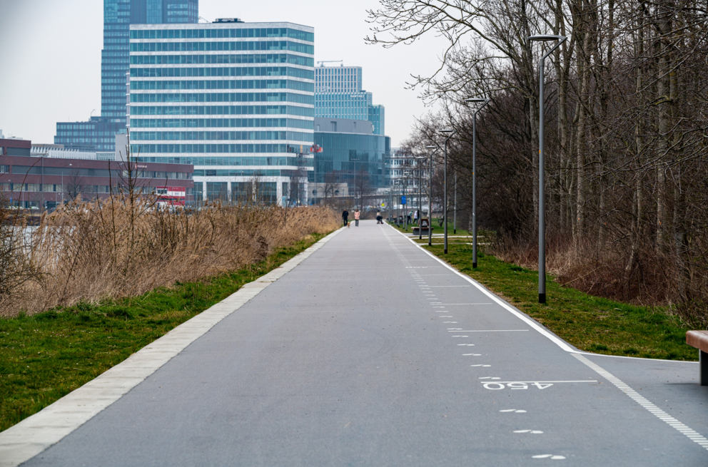 Lightronics PRUNUS F armaturen langs weg in het Lumierepark in Almere
