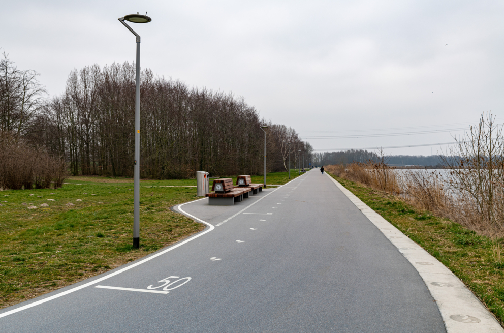 Lightronics PRUNUS F armaturen langs weg in het Lumierepark in Almere