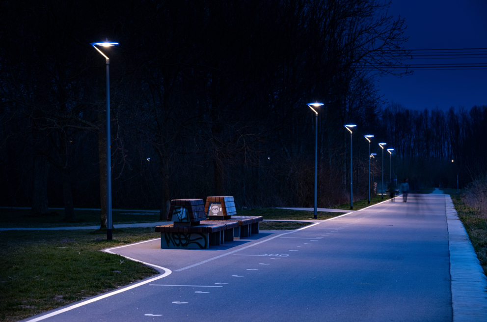 Lightronics PRUNUS F armaturen langs weg in het Lumierepark in Almere