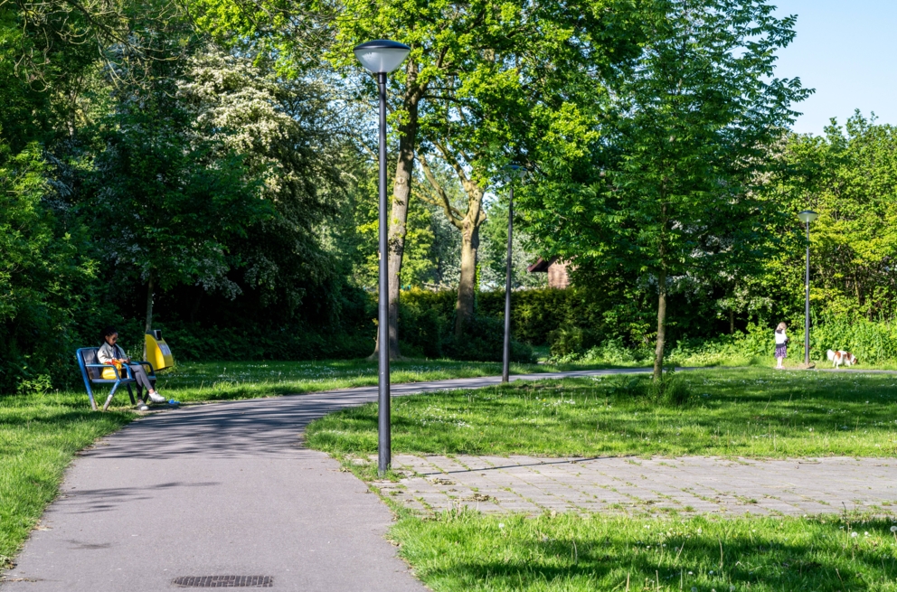 Lightronics CEDER A2 armaturen langs een looppad in het Fabritiuspark in Heerhugowaard