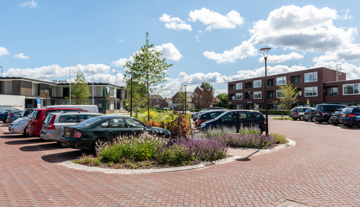 Lightronics PRUNUS A1 en BRISA armaturen op een parkeerplaats in Oldebroek