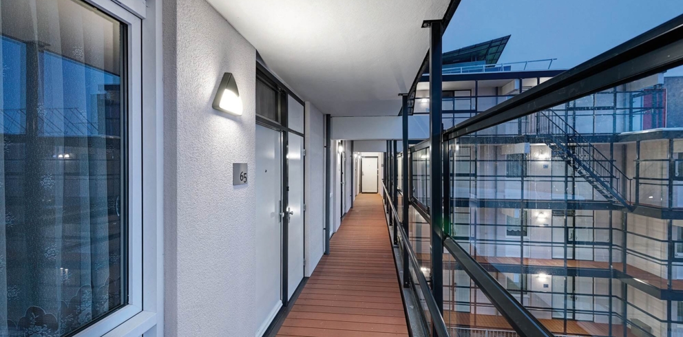 Lightronics GEO armatuur in de galerij van een flat Lightronics GEO armatuur in de galerij van een flat