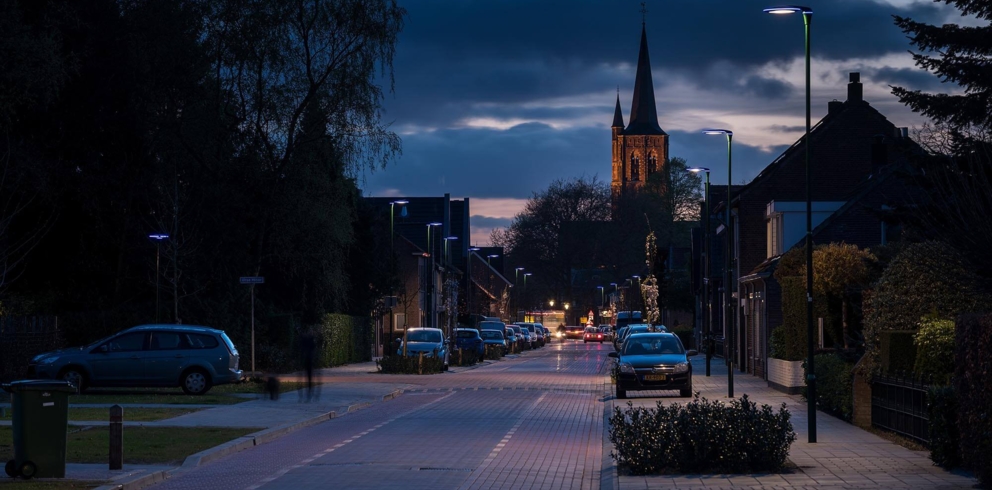 Lightronics PRUNUS C armatuur in een woonwijk Lightronics PRUNUS C armatuur in een woonwijk