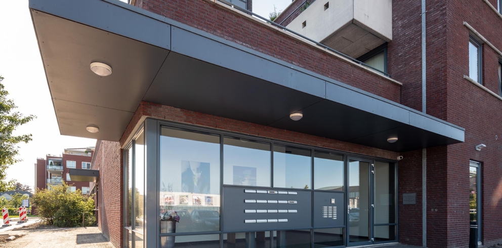 Lightronics DOTT armaturen bij de entree van een appartementencomplex in Bergambacht Lightronics DOTT armaturen bij de entree van een appartementencomplex in Bergambacht