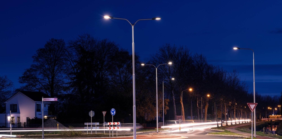 Lightronics armatuur BURAN langs een weg Lightronics armatuur BURAN langs een weg