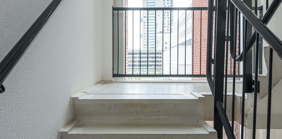 Lightronics armatuur DOTT M in een trappenhuis Lightronics armatuur DOTT M in een trappenhuis