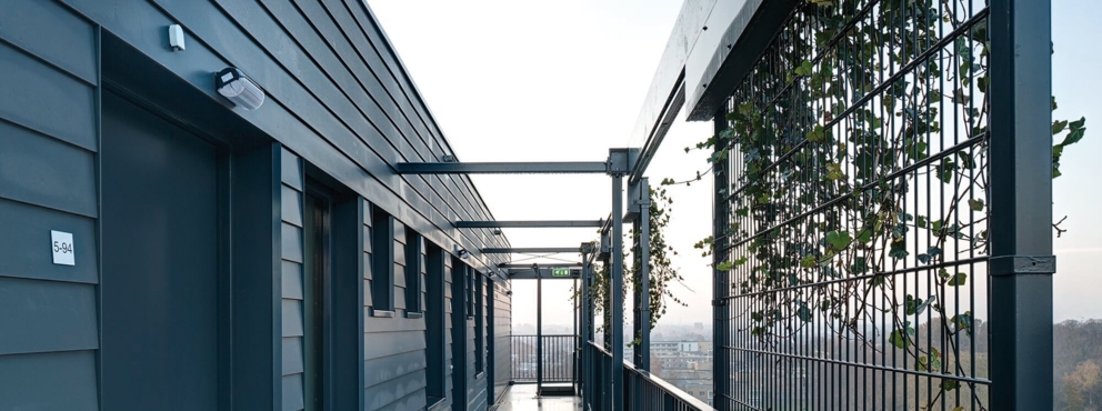 Lightronics WVK armatuur in de galerij van een appartementencomplex