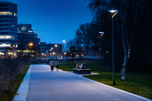Lightronics PRUNUS F armaturen langs weg in het Lumierepark in Almere