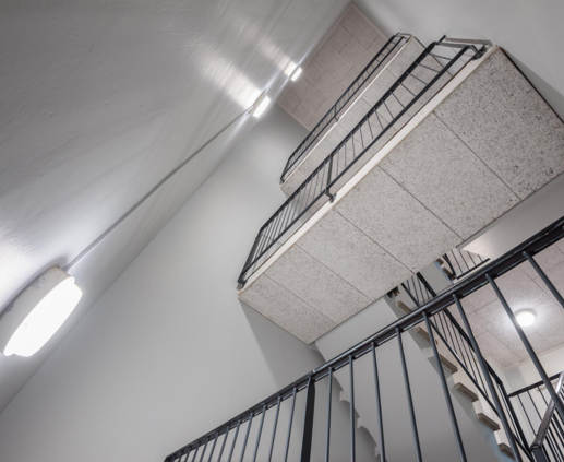 Lightronics GPA armaturen in het trappenhuis van een appartementencomplex in Weezenhof in Nijmegen Lightronics GPA armaturen in het trappenhuis van een appartementencomplex in Weezenhof in Nijmegen