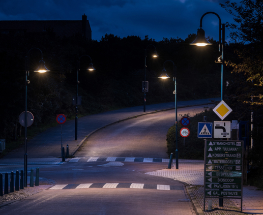 Lightronics GAM en MAK armaturen bij een toegangsweg in het buitengebied in Texel Lightronics GAM en MAK armaturen bij een toegangsweg in het buitengebied in Texel