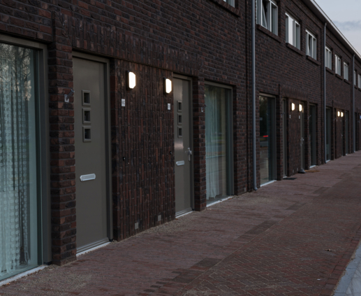 Lightronics TPS armaturen bij de voordeuren van woningen in Apeldoorn