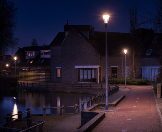 Lightronics Prunus A3 armaturen langs een fietspad in een woonwijk in Oud Beijerland Lightronics Prunus A3 armaturen langs een fietspad in een woonwijk in Oud Beijerland