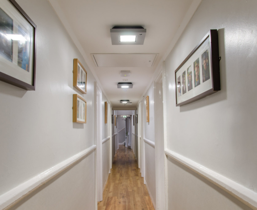 Lightronics armatuur in een gang